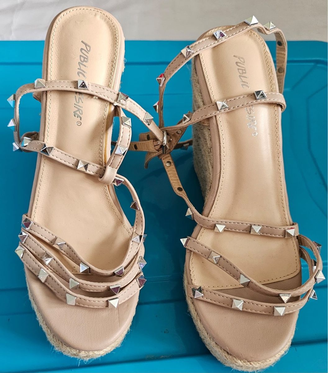 Scarpe da donna: Sandales compensées beige avec clous argentés - Taille 38 – Nuovo (secondo la descrizione) da Henniez venduto da jcf_6rzc 1
