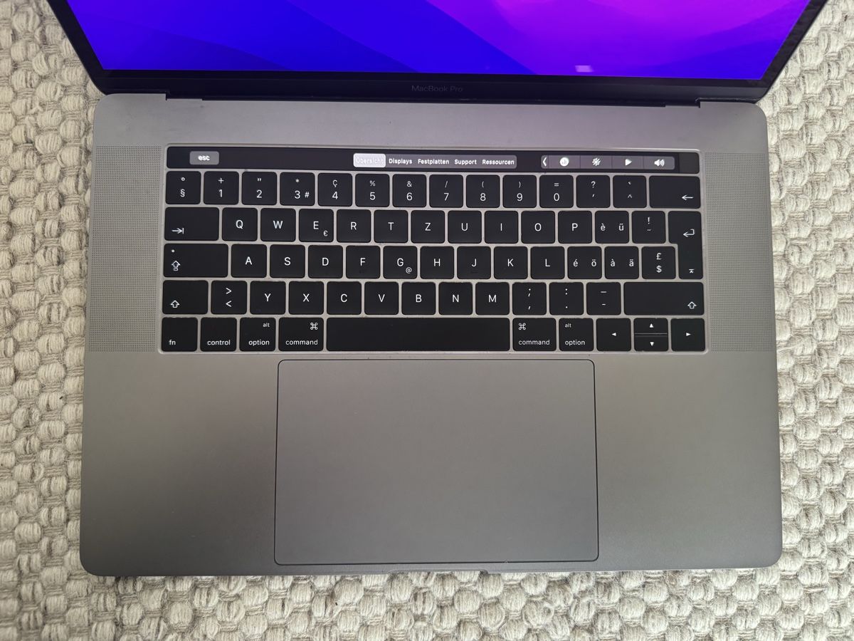 Apple Notebook: Apple MacBook Pro 15’‘ (2016) – Usato da Zürich venduto da chi_2r7n 2