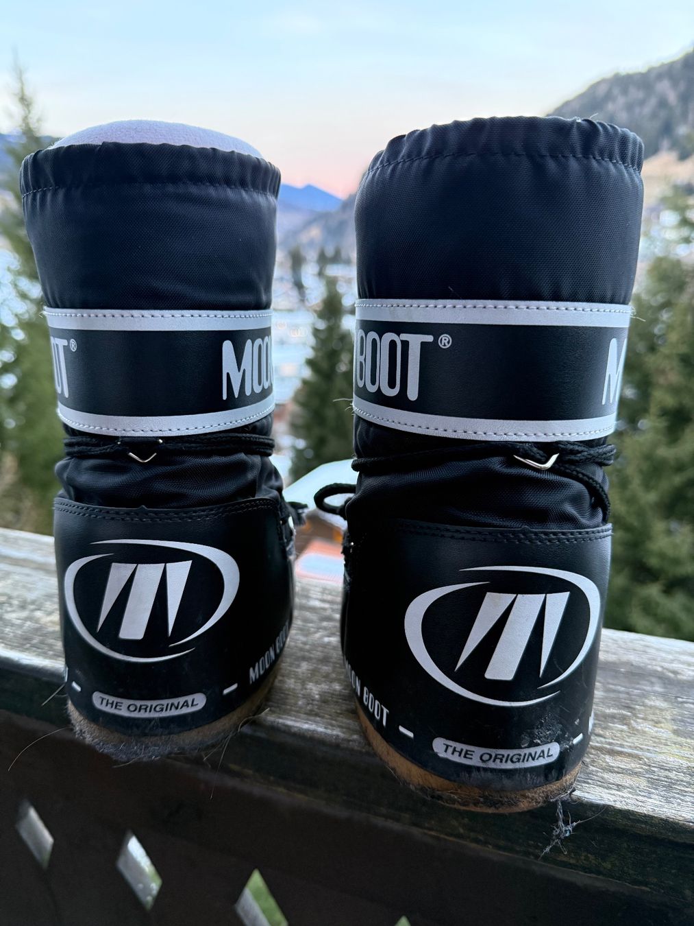 Moon Boot Scarpe per ragazzi: Schwarze, defekte Kinder Moon Boots Grösse: 27 / 30 – Difettoso da Stetten SH venduto da Urlaub 1