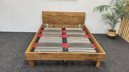 Bett 160x200 cm aus massiver Wildeiche inkl. Lattenrost