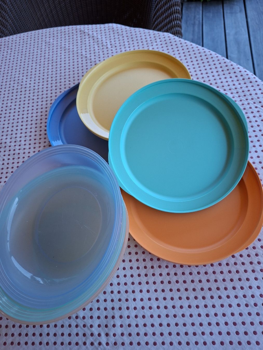 Tupperware Piatti: Tupperware 4 Picknickteller mit Deckel  – Usato da Kappel SO venduto da Alaska1313 1