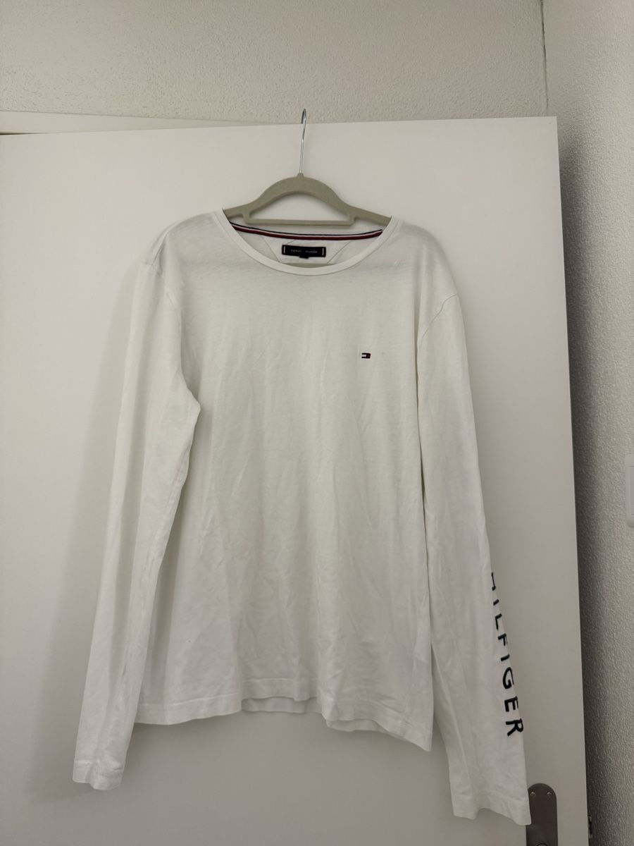 Tommy Hilfiger Camicie: T-shirt Tommy Hilfiger L  – Usato da Emmen venduto da mar_7wfr