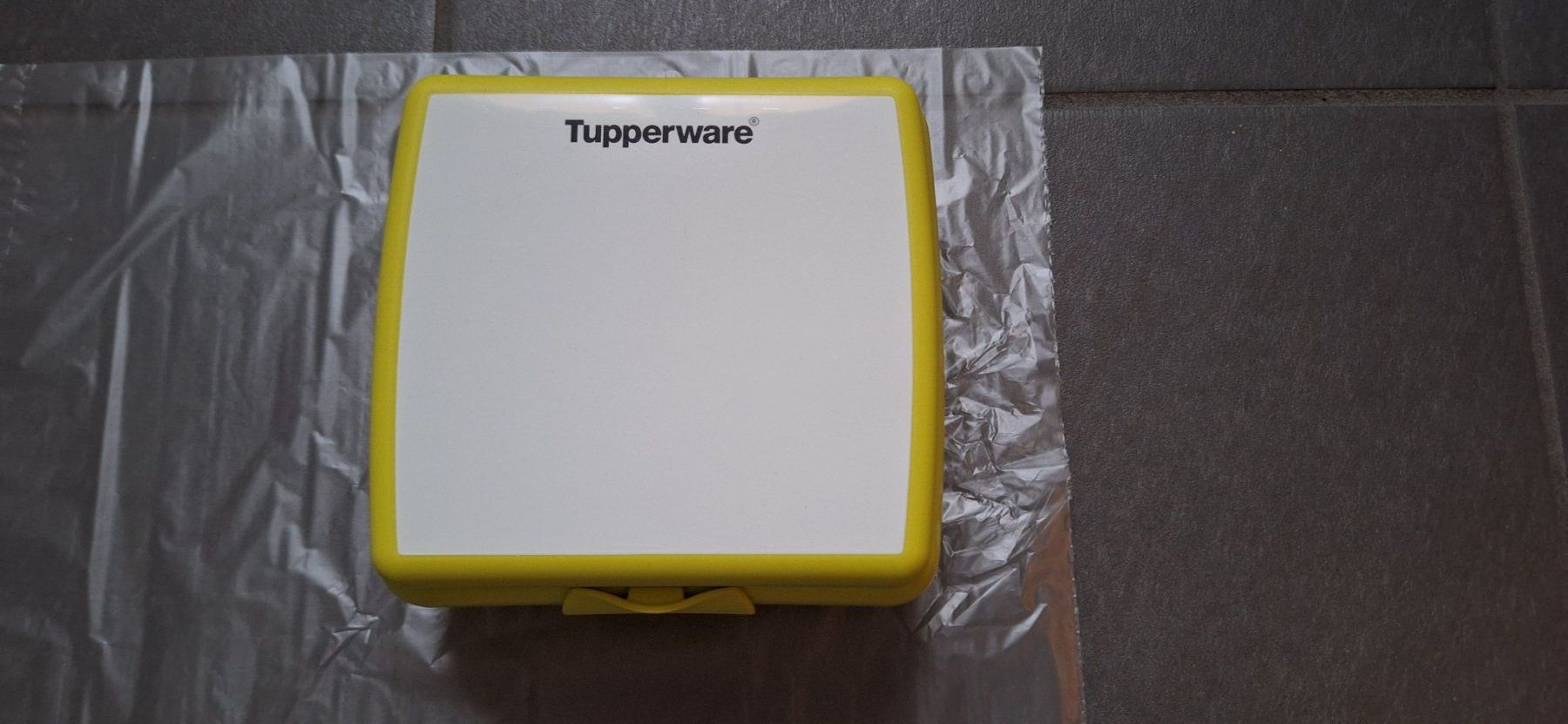 Tupperware Contenitori & Simili: Tupperware, boite à sandwich / Sandwichbox – Nuovo e nell'imballaggio originale da Lussery-Villars venduto da pousinete02