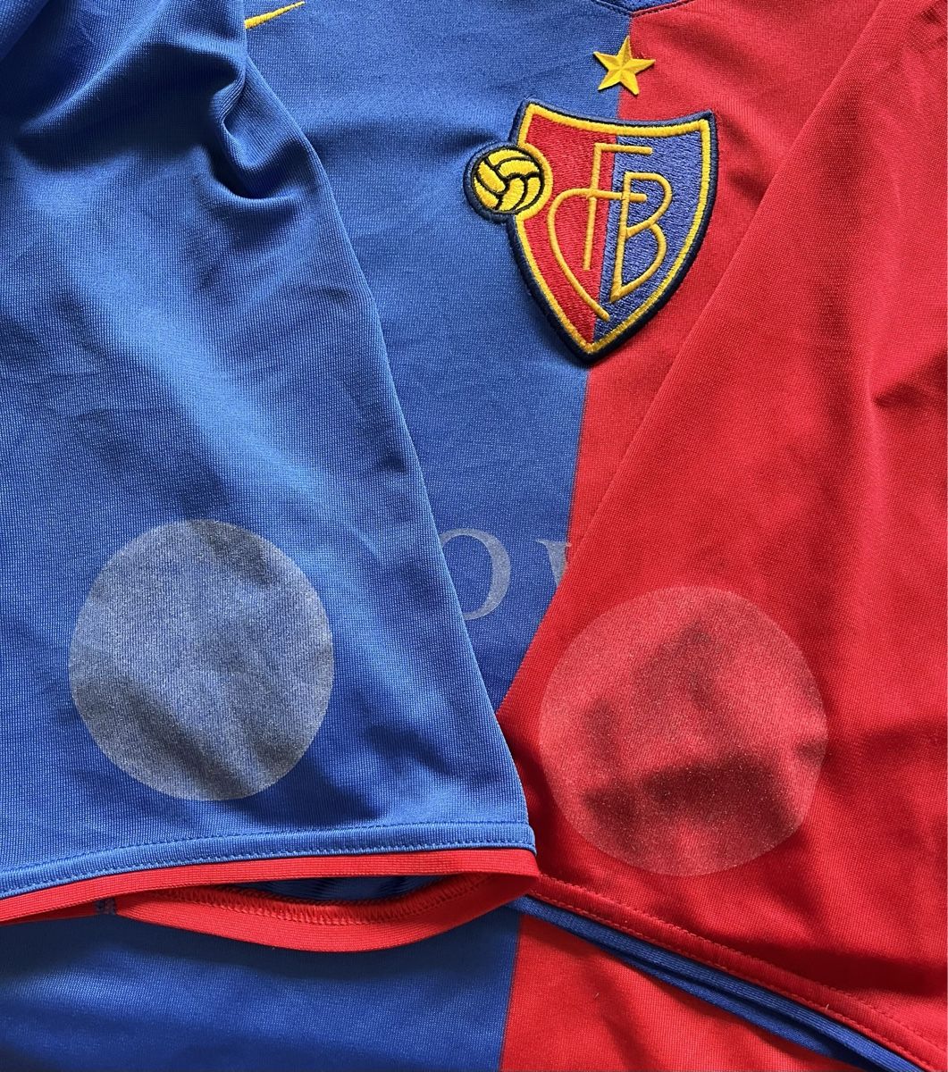 Nike Leibchen & Hosen: Fc Basel Nike Trikot FCB – Gebraucht aus Füllinsdorf von  2