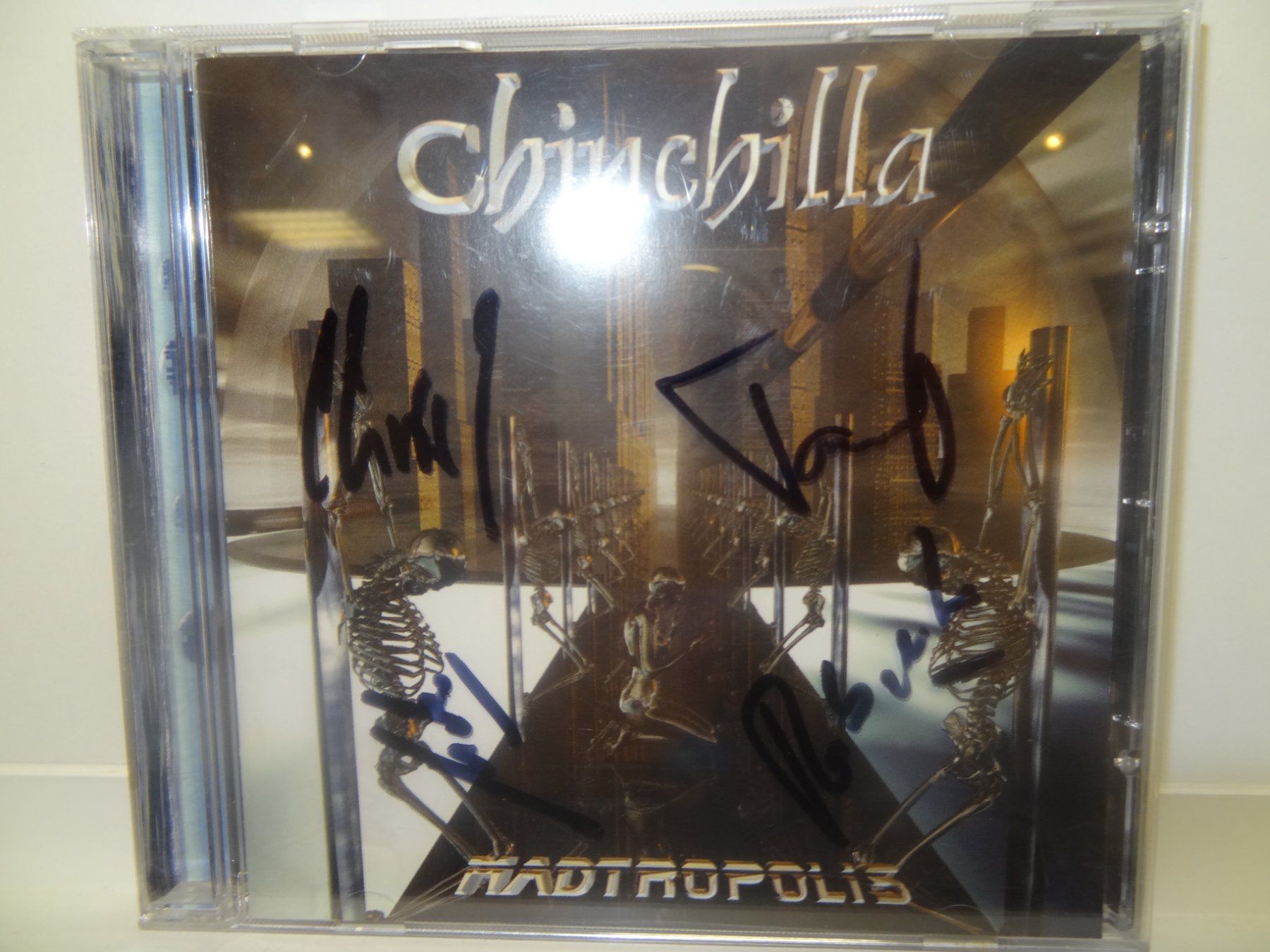 CDs: Chinchilla - Madtropolis CD - signiert – Gebraucht aus luzern von musicandart