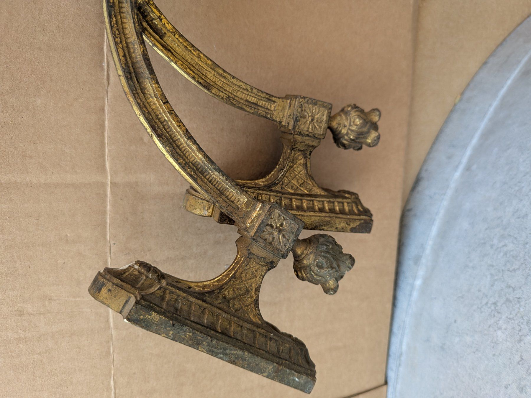 Sculture & Statue: 2 grosse antike Bronze Vorhangstangenhalter oder Raffhalter – Usato da Emmen venduto da Brockofsky 2