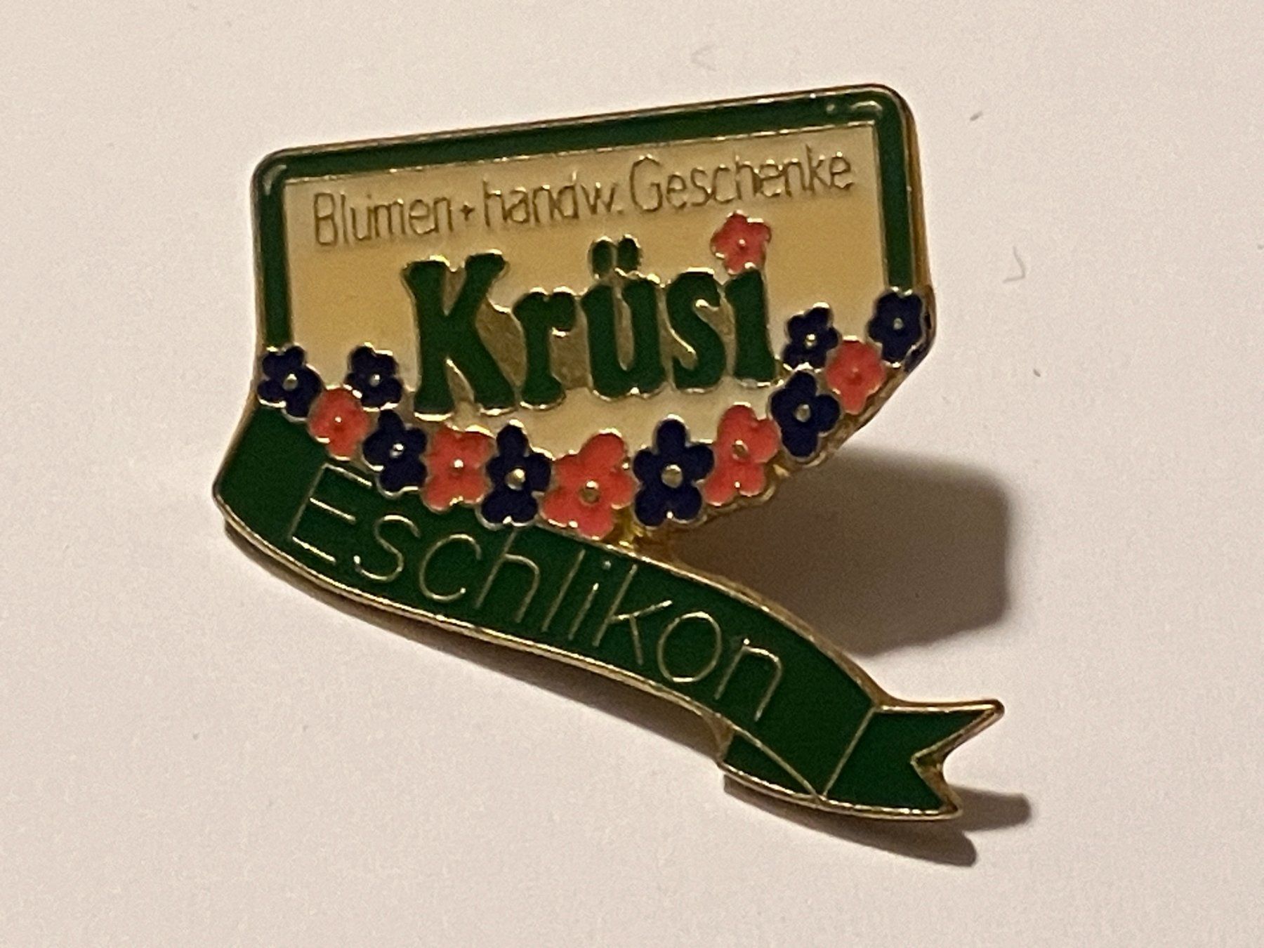 Placchette & Badge: 1 Pin Krüsi Blumen & Geschenke Eschlikon – Usato da Basel venduto da djwwpp
