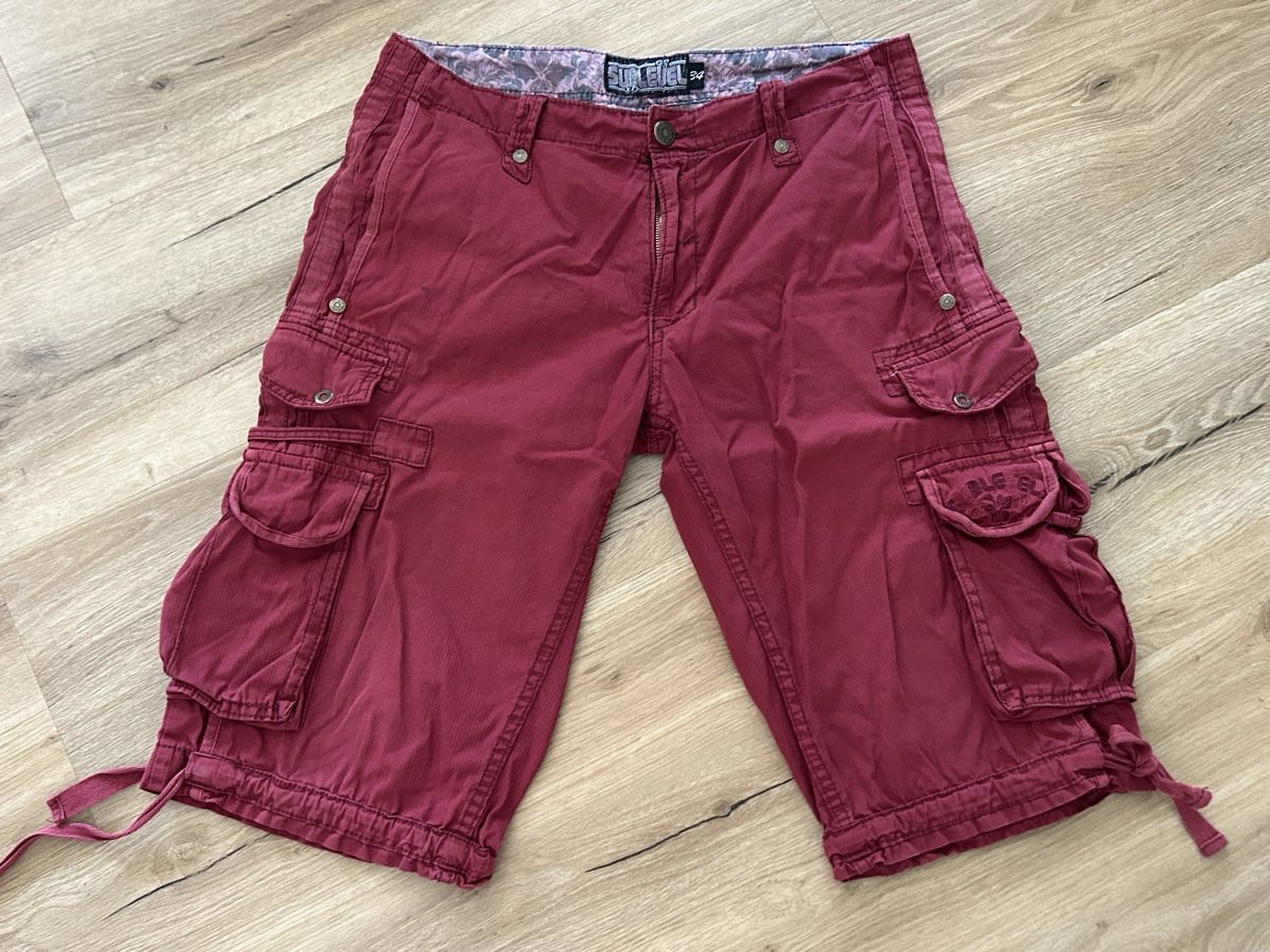Hosen: Herren Cargo Shorts bordeauxrot Grösse 34                    – Gebraucht aus Wolhusen von eve_m6cg