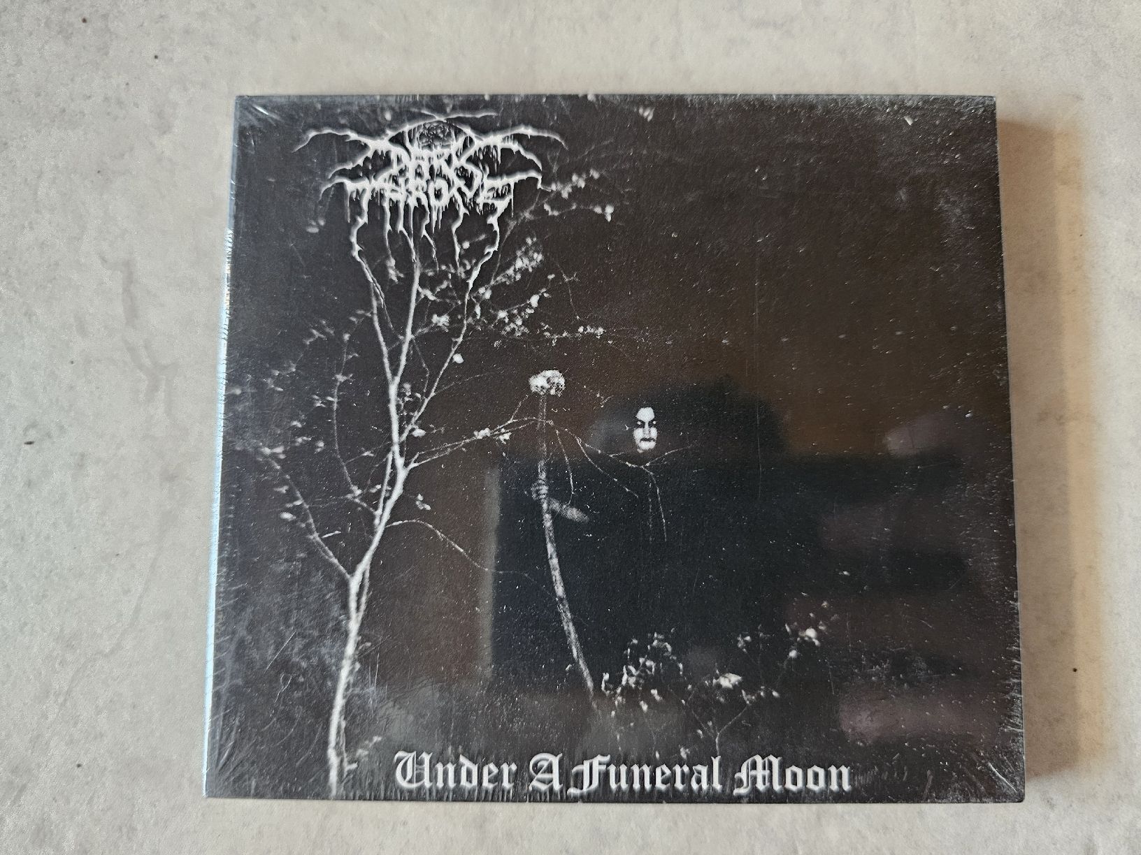 CD: Darkthrone  -  Under A Funeral Moon  /  Fabrikneu – Nuovo e nell'imballaggio originale da Schneisingen venduto da backstore24