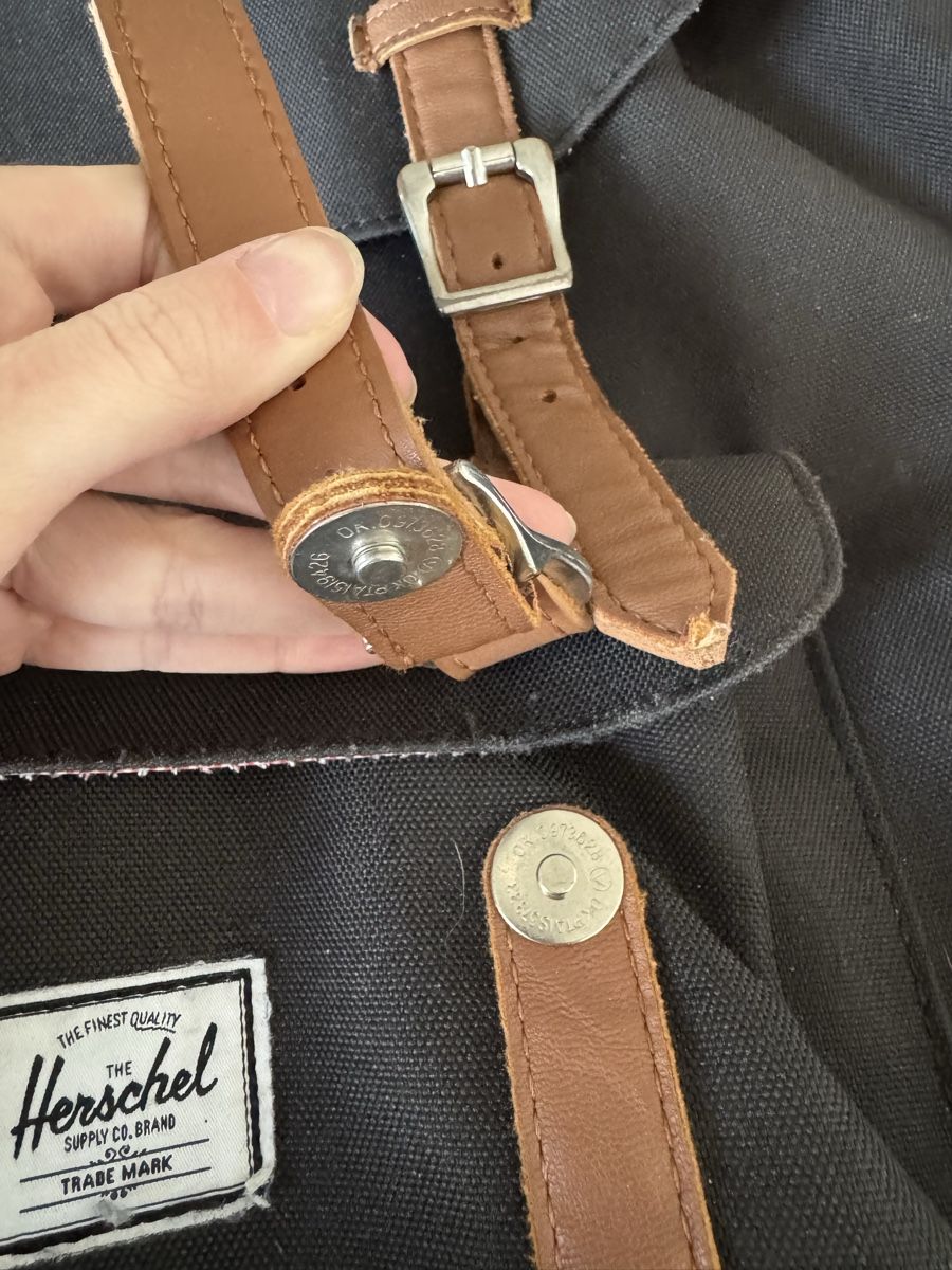 Herschel Zaini: Stylischer Herschel Rucksack schwarz – Usato da Emmenbrücke venduto da Florentina27 7