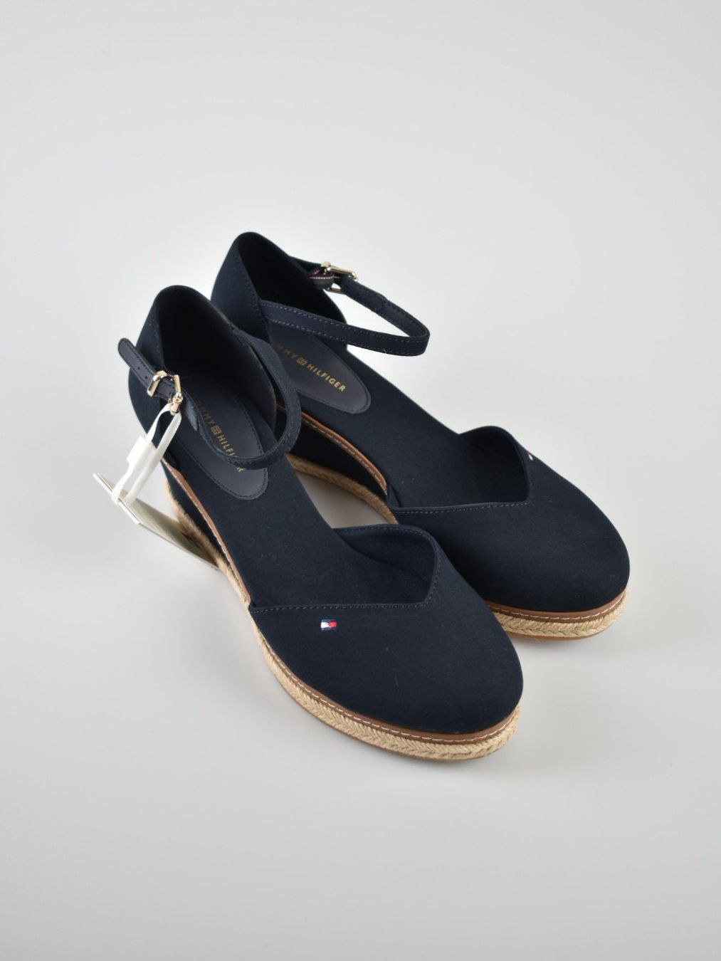 Tommy Hilfiger Scarpe da donna: Tommy Hilfiger Basic Closed Toe Mid Wedge Espadrilles, Gr.42 – Nuovo (secondo la descrizione) da Nürensdorf venduto da 2ND_STORY 1