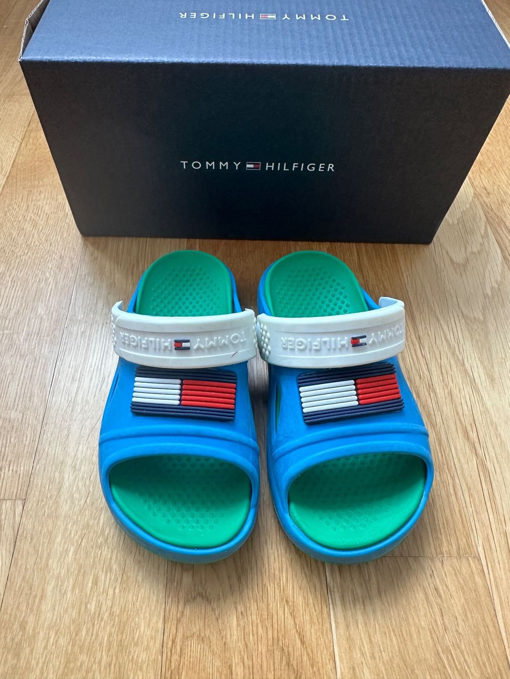 Tommy Hilfiger Scarpe per ragazzi: Tommy Hilfiger Badeschuhe Kinder Gr. 24 – Usato da Unterägeri venduto da StefanGekko 8