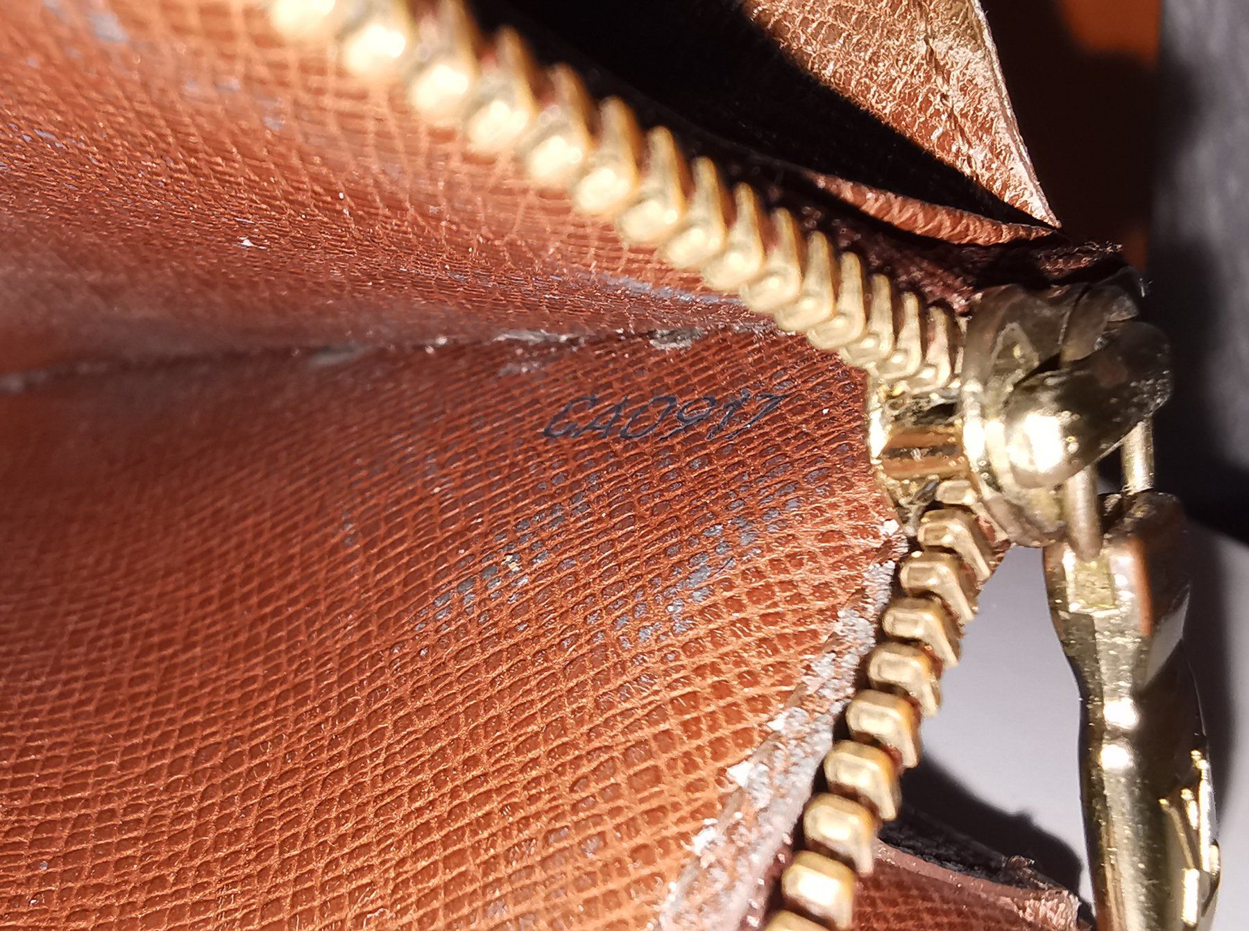 Louis Vuitton Portamonete: LV MNG Sara 2 Cards Wallet – Usato da Morges venduto da B.Nipawan 5