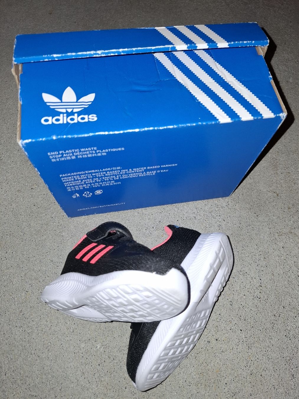 Adidas Schuhe für Jungen: Adidas Kinderschuhe Grösse 20 – Gebraucht aus Biel/Bienne von AvasTheGreatest 2