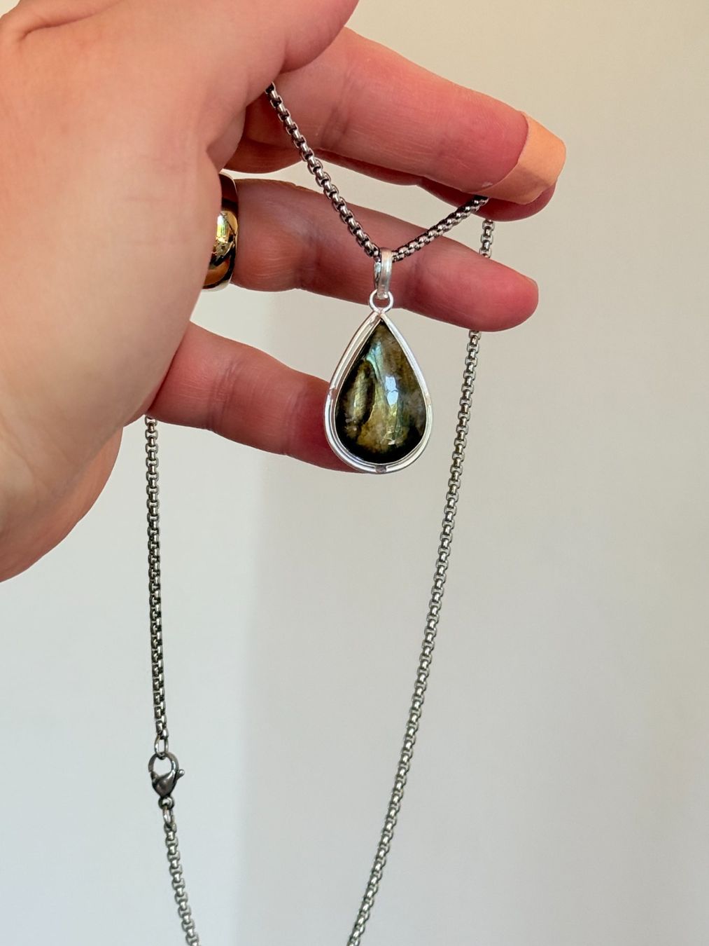 Ketten: Collier Labradorite, forme goutte d'eau – Neu und originalverpackt aus Genève von AWWA 8
