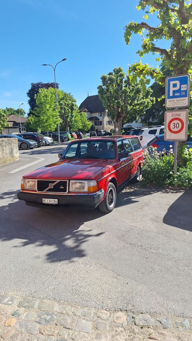 Volvo Autos: volvo 240 Classic – D'occasion à Peseux par tch_7l5b 1