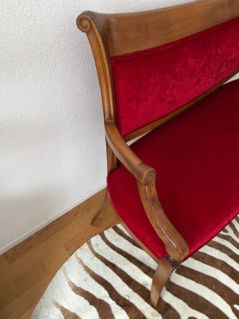 Sofas: Klassisches feuriges Sofa mit Startpreis CHF 1.00 – Gebraucht aus Wädenswil von Vollwertig 3