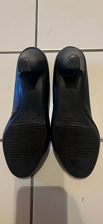 Damenschuhe: Tamaris schwarz Grösse 38 – Gebraucht aus Zürich von sca_g8jq 1