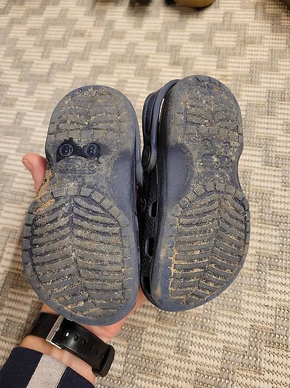 Crocs Scarpe per ragazzi: Sandalen Crocs gr. 25 – Usato da Windisch venduto da roumetm 1