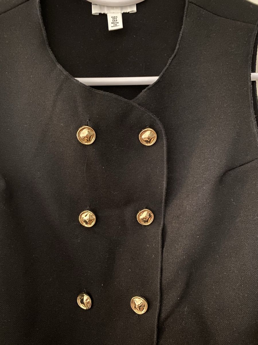 H&M Gilet & Giacche senza maniche: Weste mit goldenen Knöpfen Gr. S – Usato da Bern venduto da Liv_45nl 1