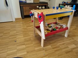 Kinder Werkbank aus Holz mit Zubehör gebraucht Zustand
