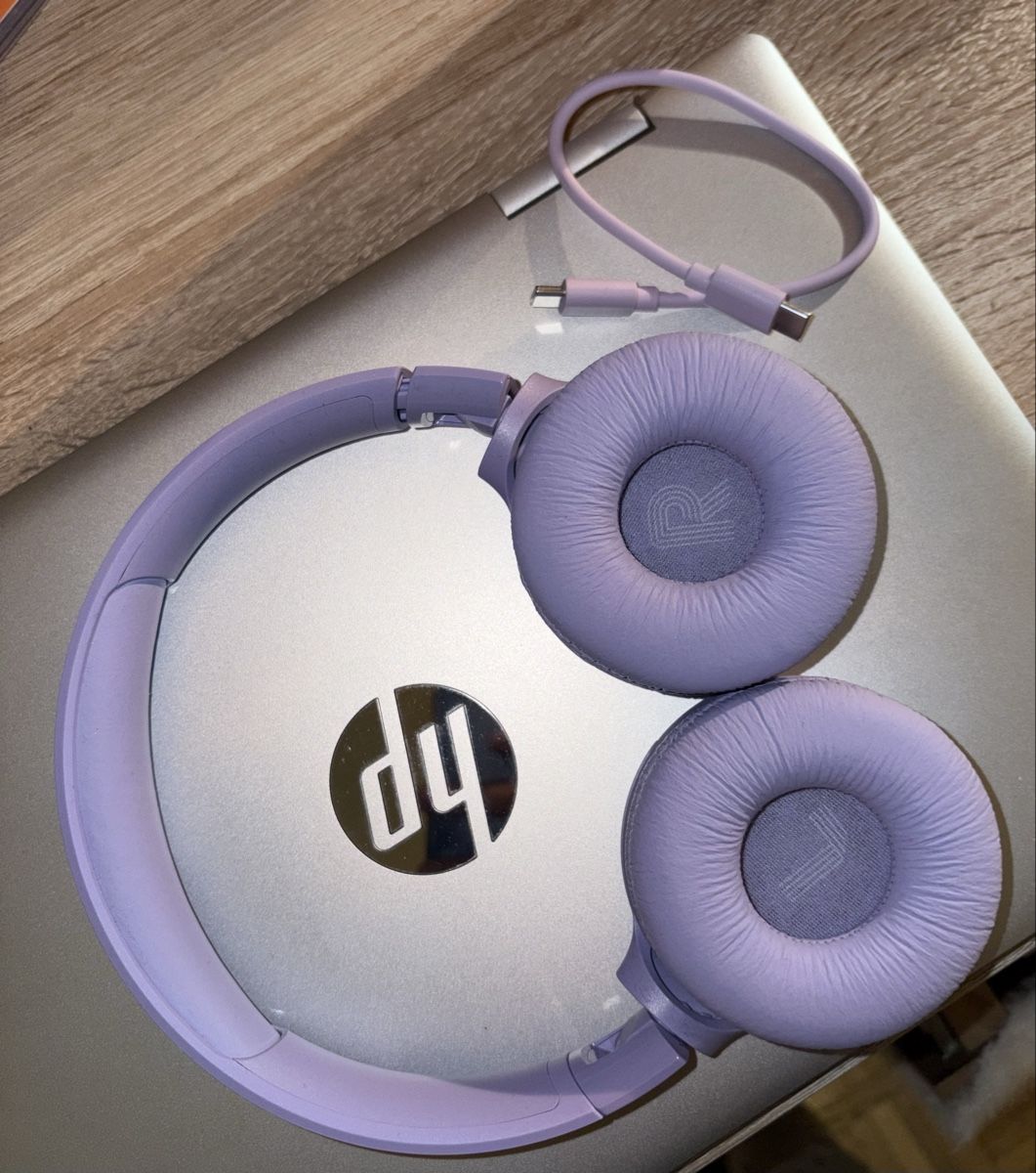 JBL Cuffie: cuffie bluetooth viola jbl con caricatore – Nuovo (secondo la descrizione) da Viganello venduto da cos_m2tj