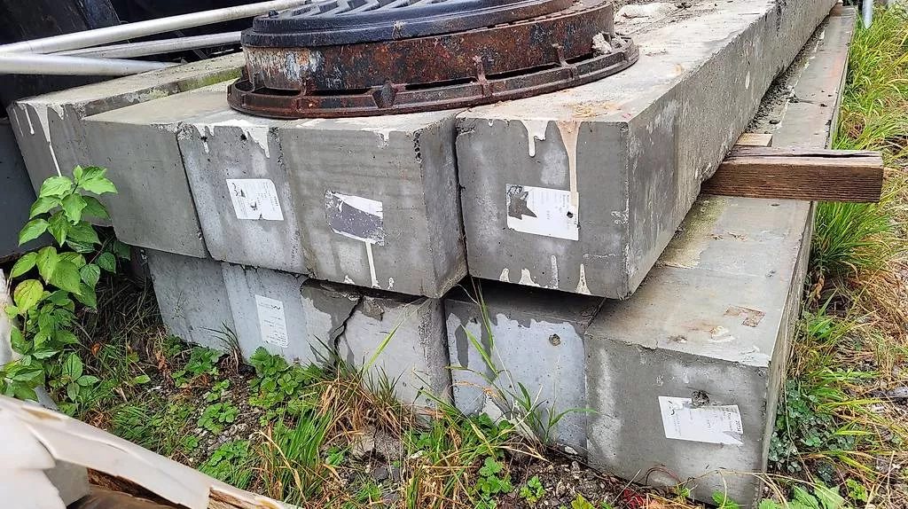 Rivestimenti per pavimenti: Betonelemente – Difettoso da Kerns venduto da avr75 2