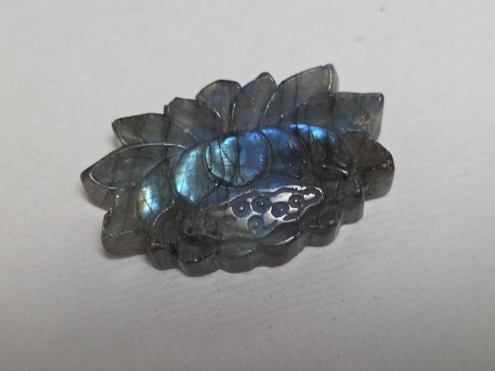 Tutte le decorazioni: Labradorite fleur esculptee – Nuovo e nell'imballaggio originale da Vernier venduto da 19pigments