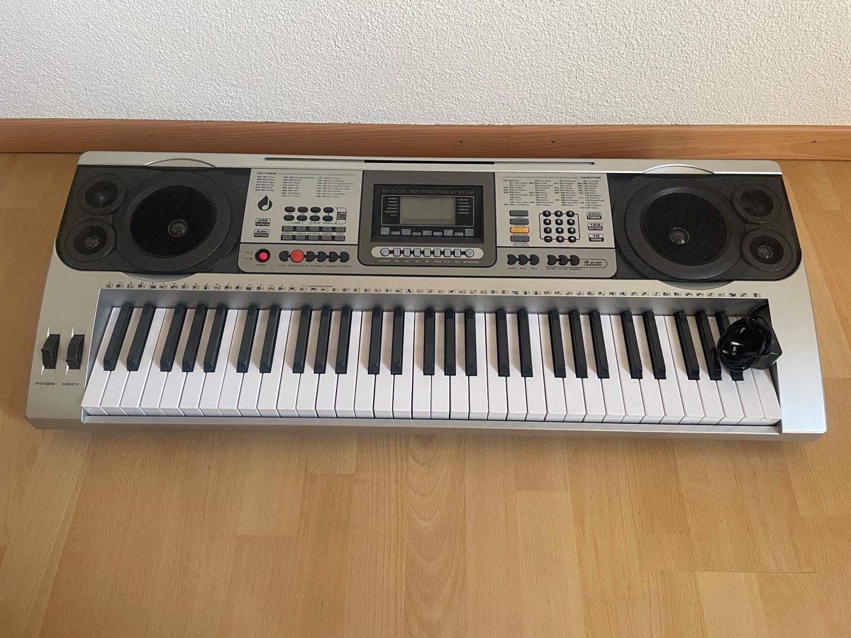 Strumenti musicali: Keyboard – Usato da Fahrwangen venduto da Rehtse03 3