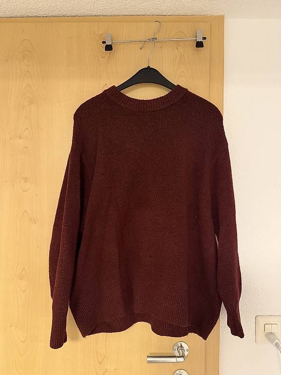 Pullover & Sweatshirts: Bordeauxfarbener Strickpullover – Gebraucht aus Rorschach von Tara234