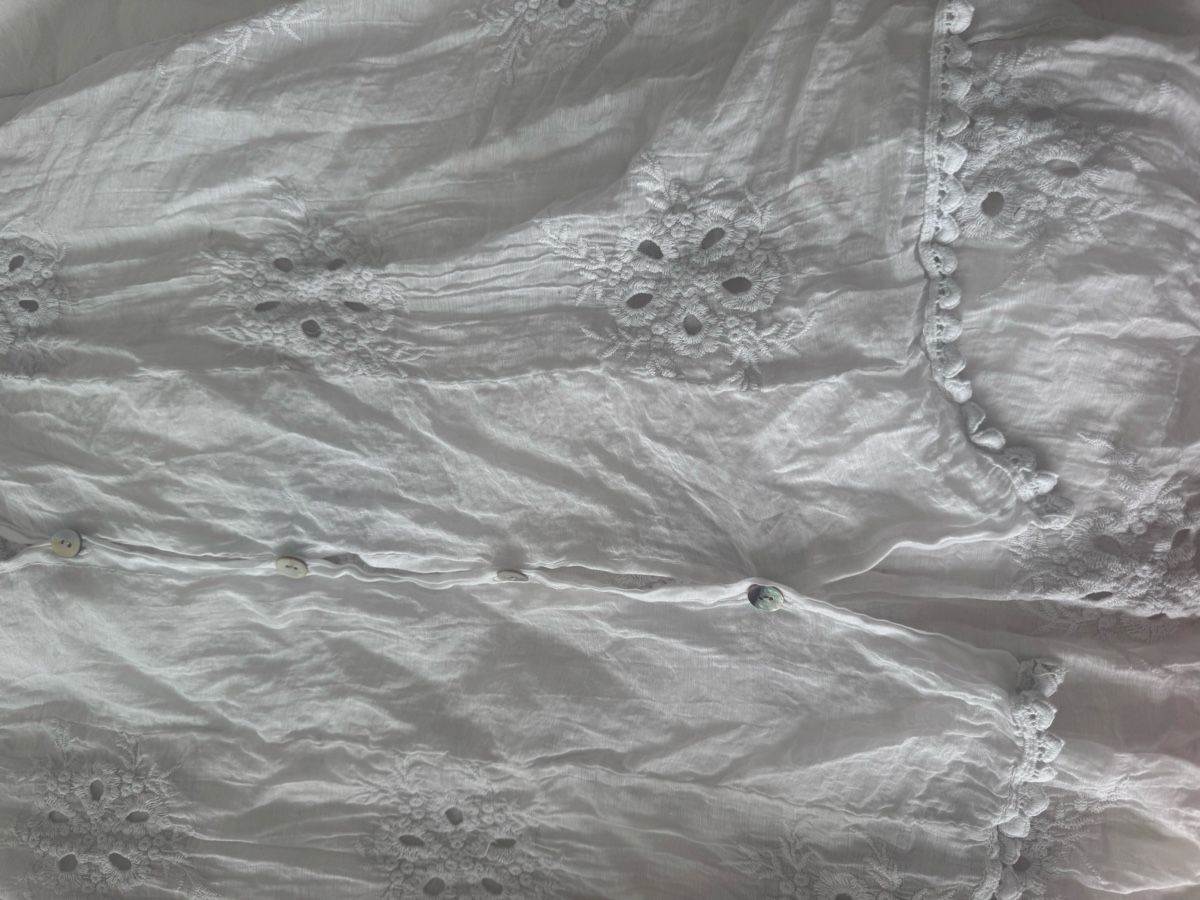 Chemisiers: Chemise blanche brodée taille M – D'occasion à Genève par lejardindesvetements 1