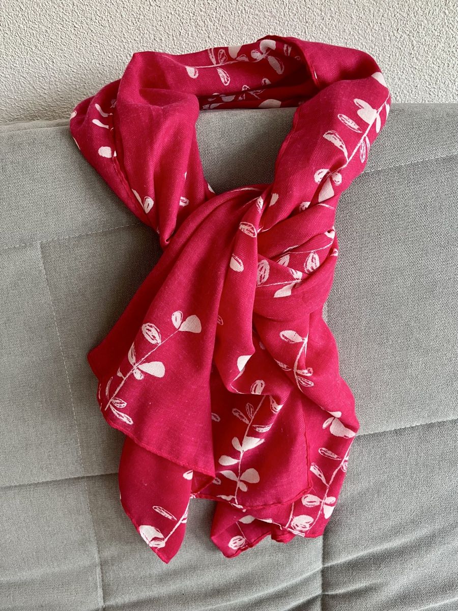 Foulards, Tücher & Schals: Pink Floral Scarf – Gebraucht aus Zürich von Ironetka