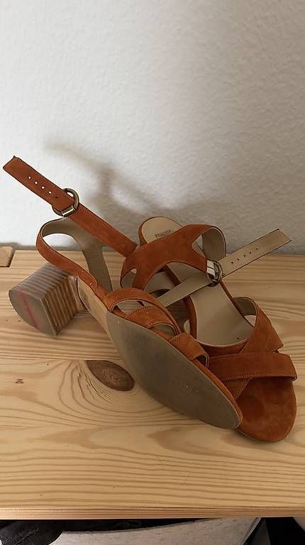 Chaussures femmes: Sandalette mit Absatz orange – D'occasion à Neuheim par Vinn 1