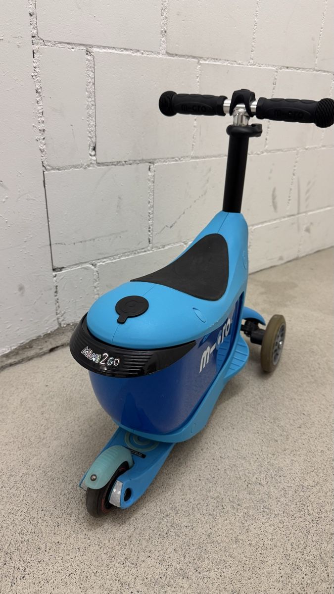 Micro Kickboard: Micro Mini2Go Kinderroller blau mit Sitz guter Zustand – Usato da Schlieren venduto da SusakS 1