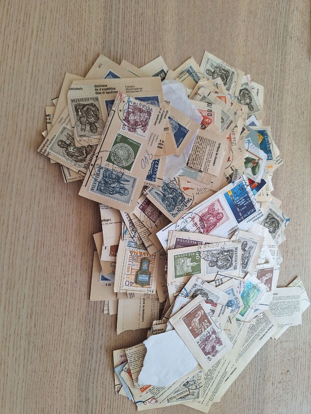 Tutti i francobolli: Briefmarken-Konvolut, Schweiz, unsortiert – Usato da Schaffhausen venduto da RicardoSchaffhausen