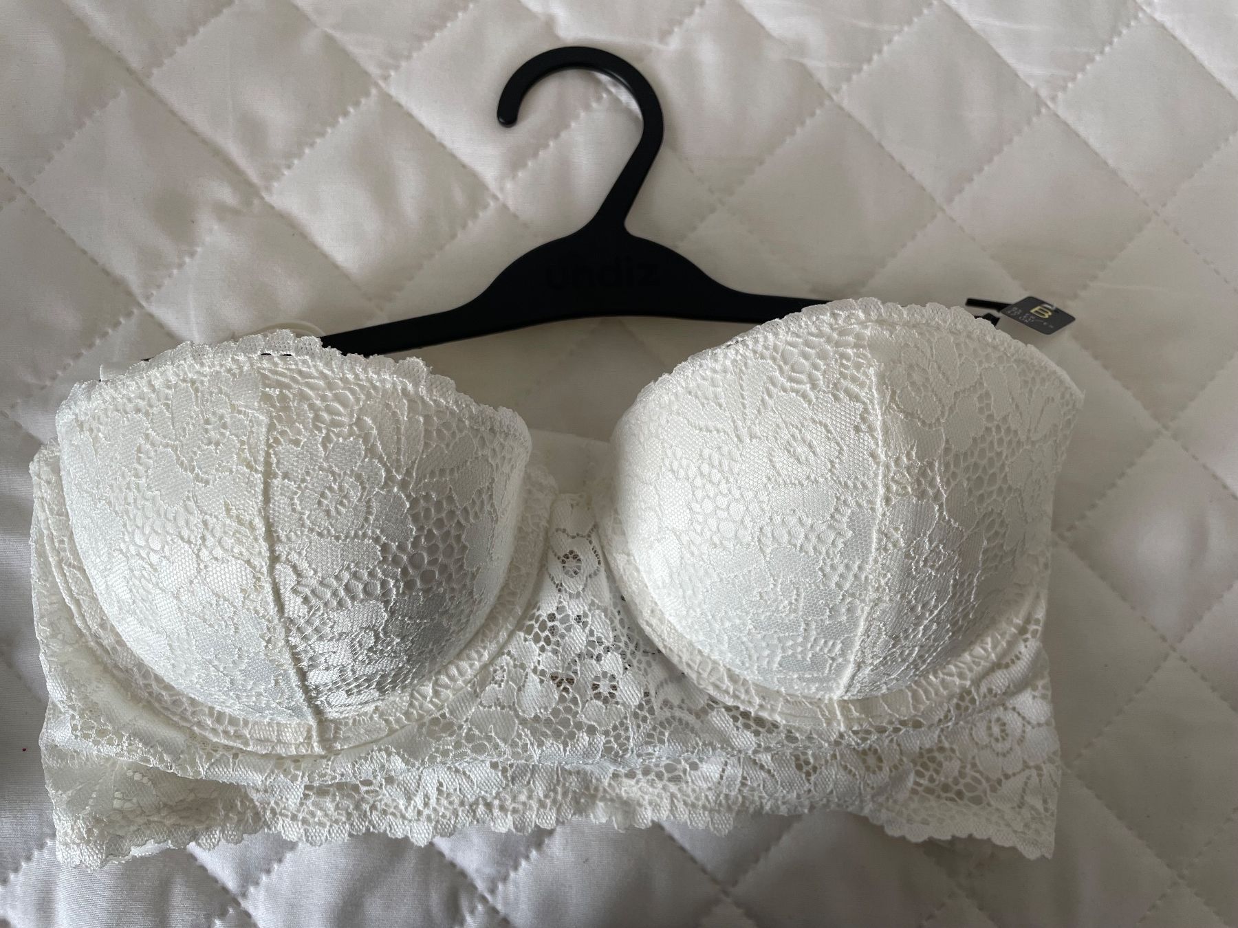 Autres dessous: NEUE BHs von UNDIZ – D'occasion à Baar par esc_7cff 2