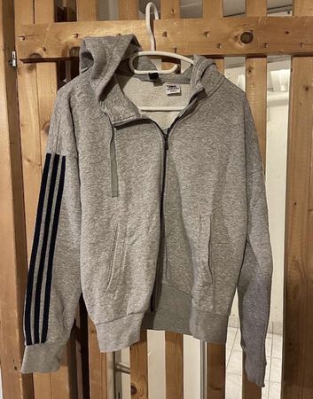 Adidas Jacke mit Kapuze aus Sampleverkauf, Grösse S