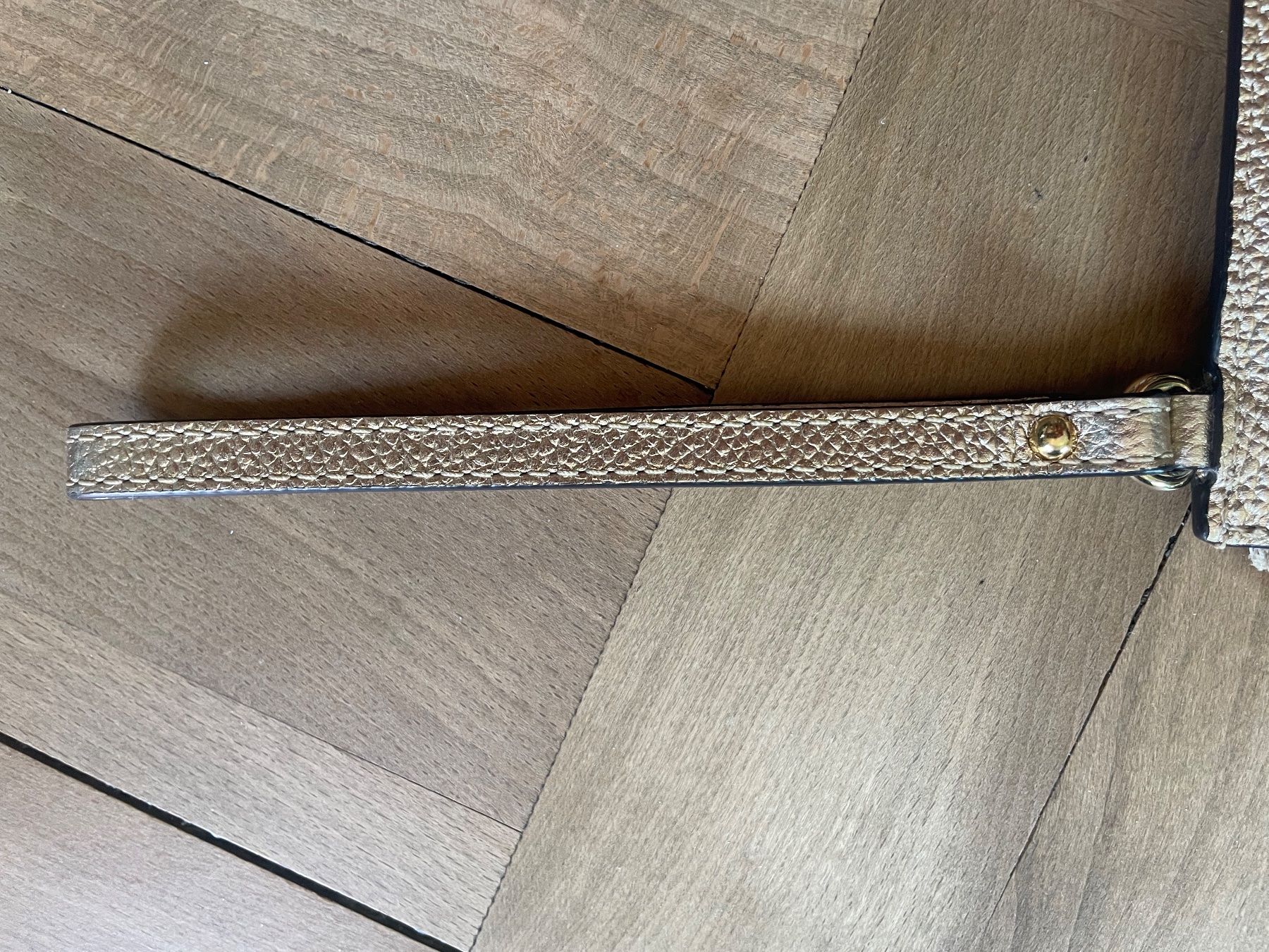Michael Kors Taschen für Damen: Goldige Clutch von Michael Kors – Gebraucht aus Zürich von 28881084 6