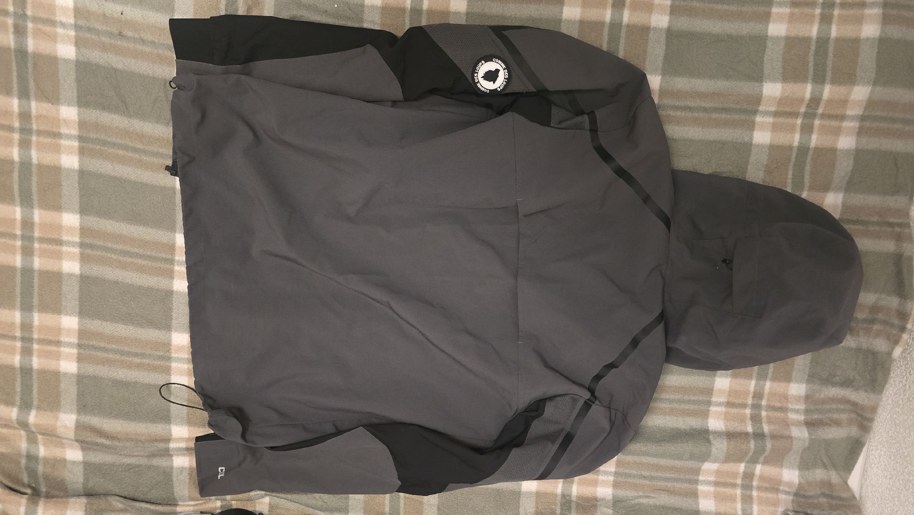 Giacche: Comme des Loups Softshell Jacket Grey Black Size M – Usato da Pully venduto da car_72x7 2