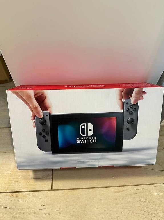 Nintendo Konsolen: Carton Nintendo Switch – Gebraucht aus Le Brassus von pau_6yqn