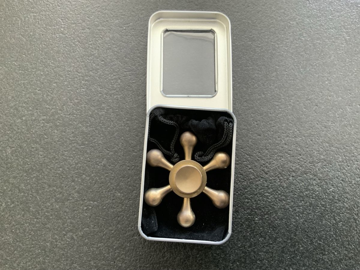 Giochi:  Fidget Spinner mit Etui & Säckli – Usato da Root venduto da HeidyShop