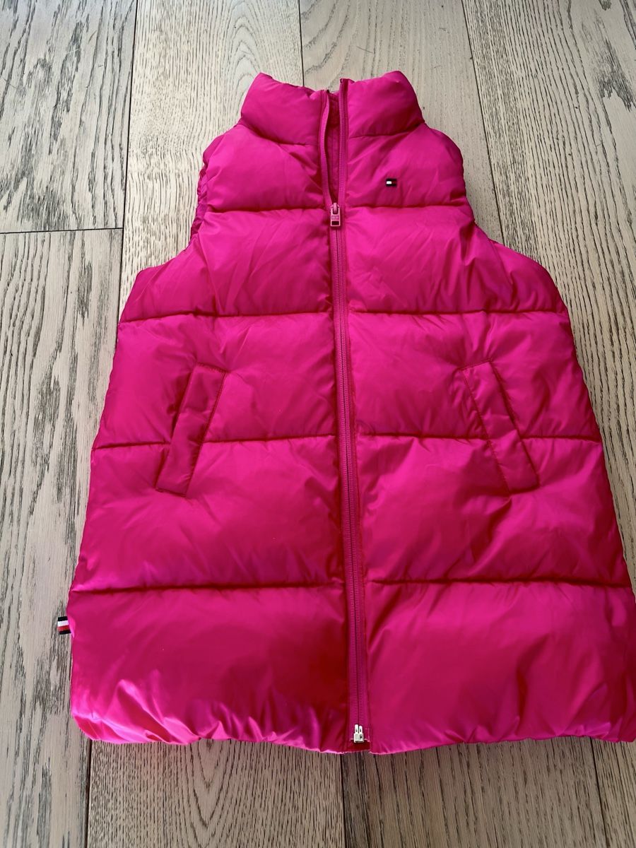 Tommy Hilfiger Altro abbigliamento per bambino: Tommy Hilfiger rosa weste 110 – Usato da Arbedo venduto da Greg2hand
