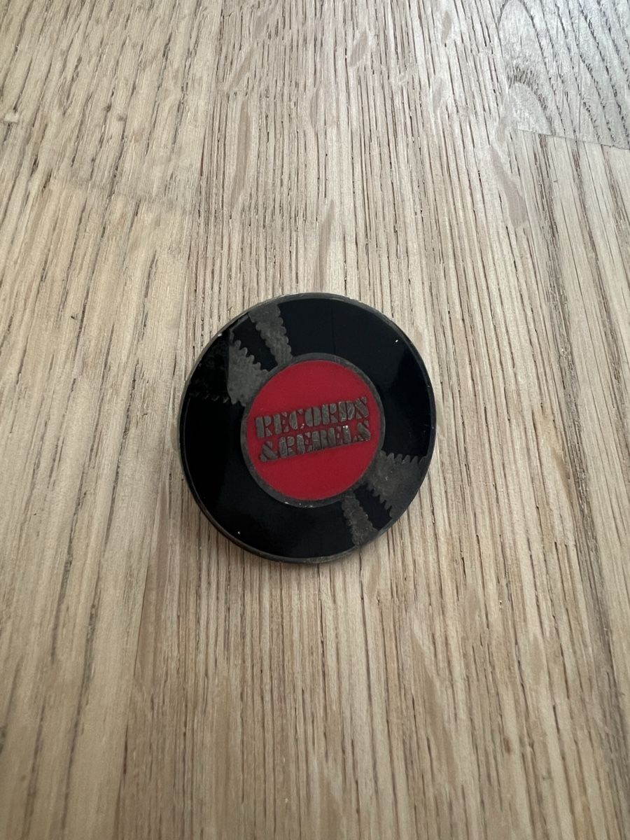 Placchette & Badge: Pin Vinyl – Usato da Pregassona venduto da kat_zh5d