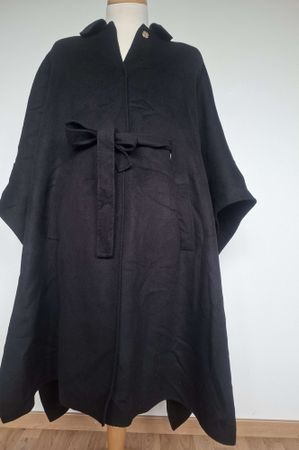 "Carolina Herrera" Schwarzer Wickel Poncho Gr. 38 - 50 
