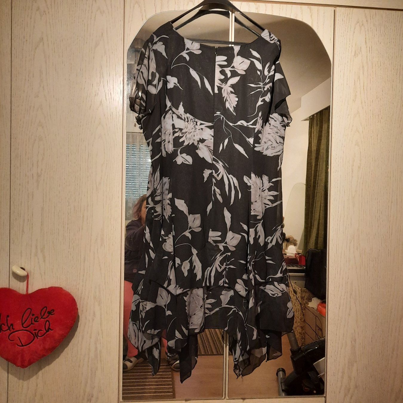 Vestiti: Cocktail- Partykleid schwarz Gr.54 – Usato da Buochs venduto da Nyima21 1