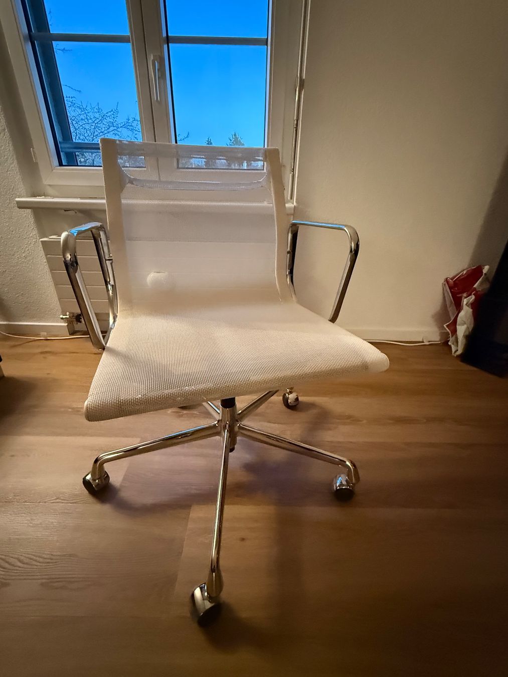 Vitra Stühle: Vitra EA 117 letztes Stück – Gebraucht aus Frauenfeld von Elooooo 2