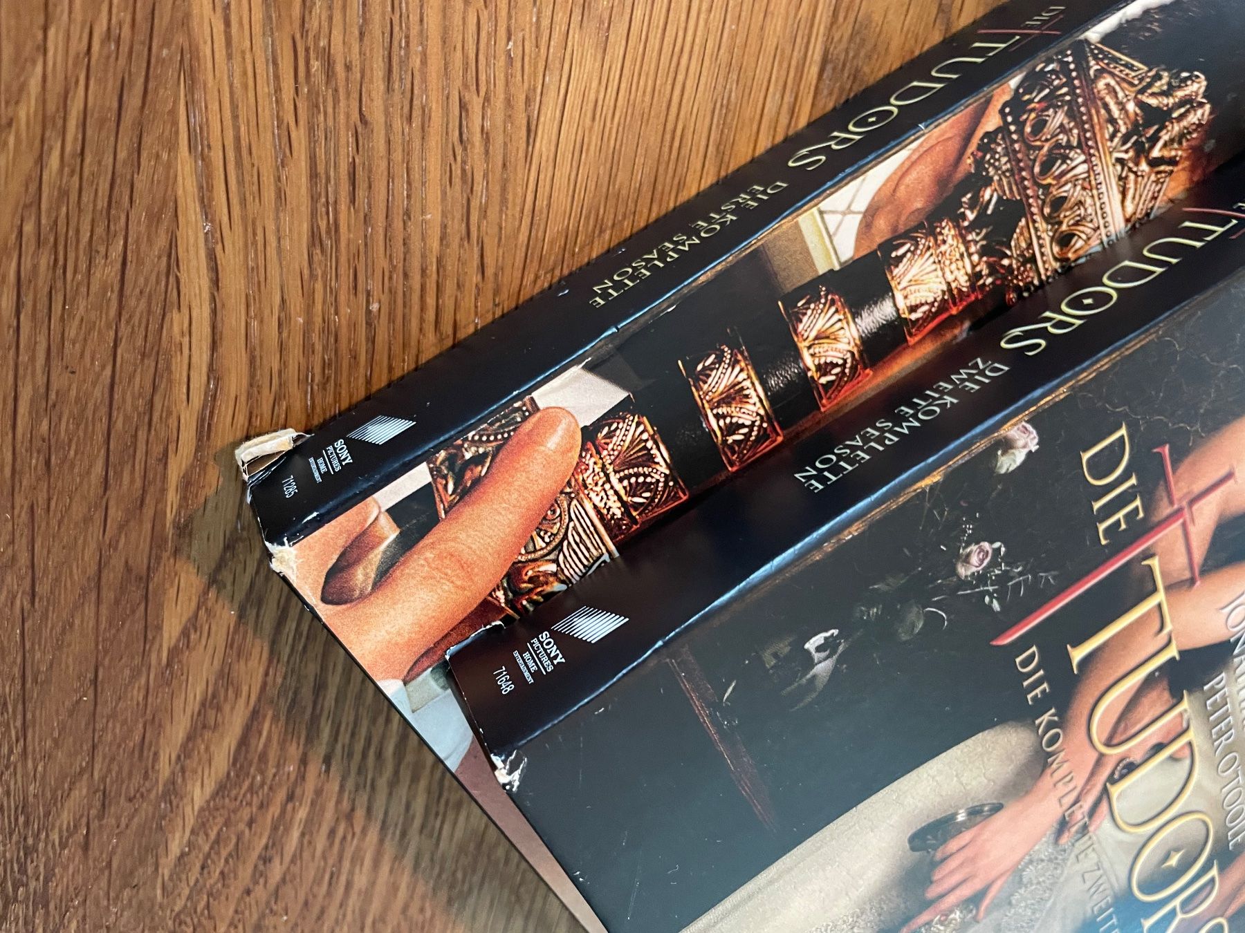 Tutti i DVDs: Die Tudors, Staffel 1+2, DVD Box Set – Usato da Bülach venduto da bjoernbenny 2