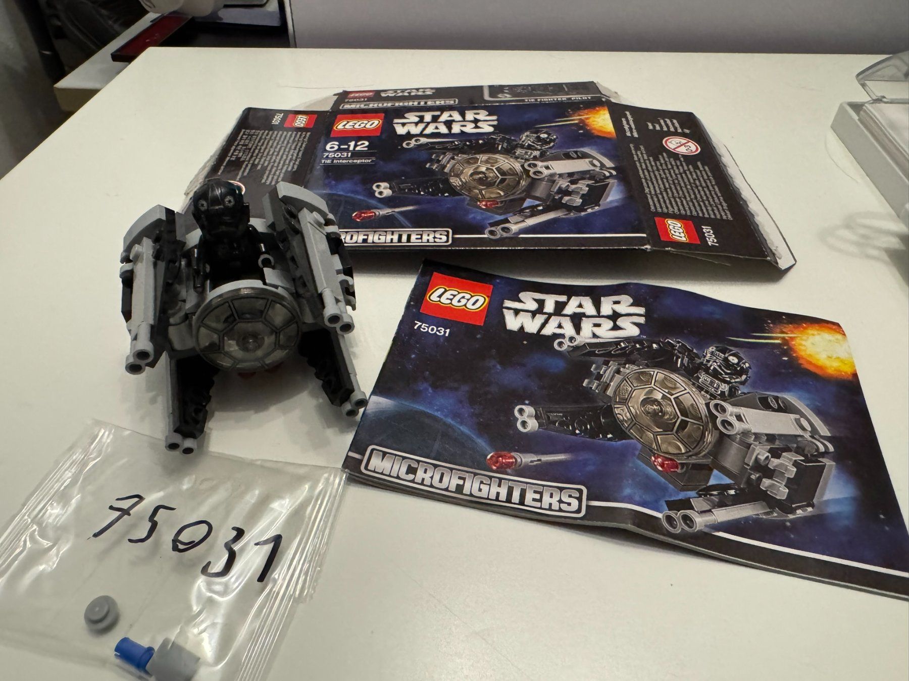Lego Kit di costruzioni: LEGO Star Wars TIE Interceptor 75031 – Usato da Burgdorf venduto da Caradhras