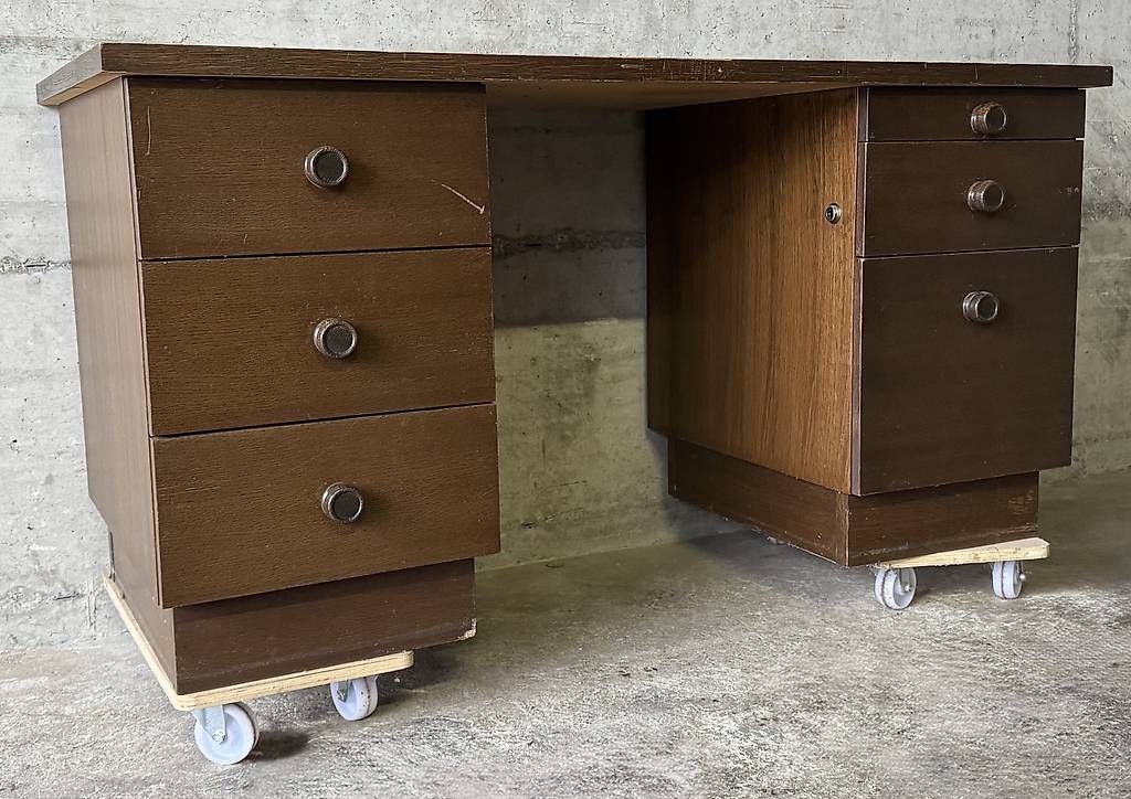 Scrivanie: Massiver Bürotisch 143 | 65 | 73 – Usato da Zollbrück venduto da a_l_x8c9