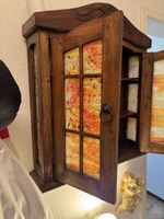 Wand schränkchen Holz mit farbigen Einlagen guter Zustand